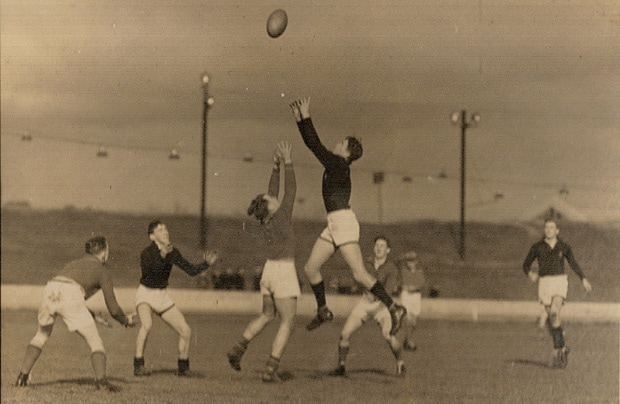 Footballer, cricketer and wartime ace Dowsley dies