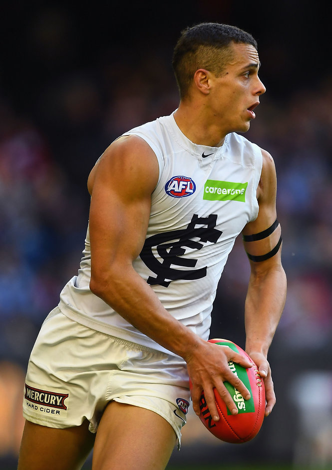 AFL 2017 Round 08 - St Kilda v Carlton MELBOURNE, AUSTRALIA - MAY 13: Ed Curnow of the Blues kicks during the round eight AFL match between the St Kilda Saints and the Carlton Blues at Etihad Stadium on May 13, 2017 in Melbourne, Australia. (Photo by Quinn Rooney/Getty Images/AFL Media)
