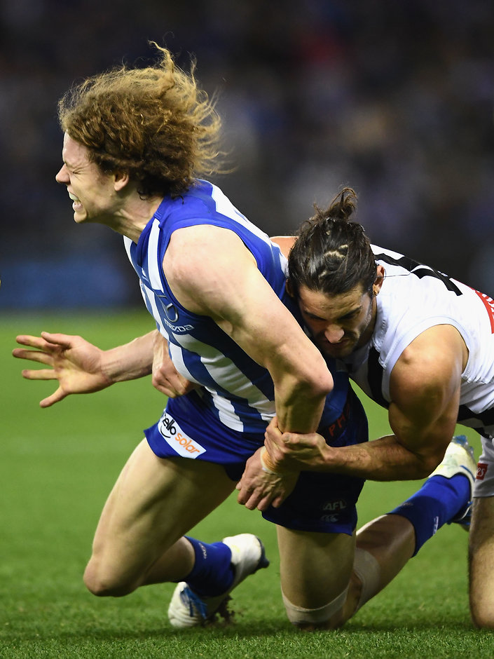AFL 2017 Round 20 - North Melbourne v Collingwood MELBOURNE, AUSTRALIA - AUGUST 05: Brodie Grundy of the Magpies tackles Ben Brown of the Kangaroos during the round 20 AFL match between the North Melbourne Kangaroos and the Collingwood Magpies at Etihad Stadium on August 5, 2017 in Melbourne, Australia. (Photo by Quinn Rooney/Getty Images/AFL Media)