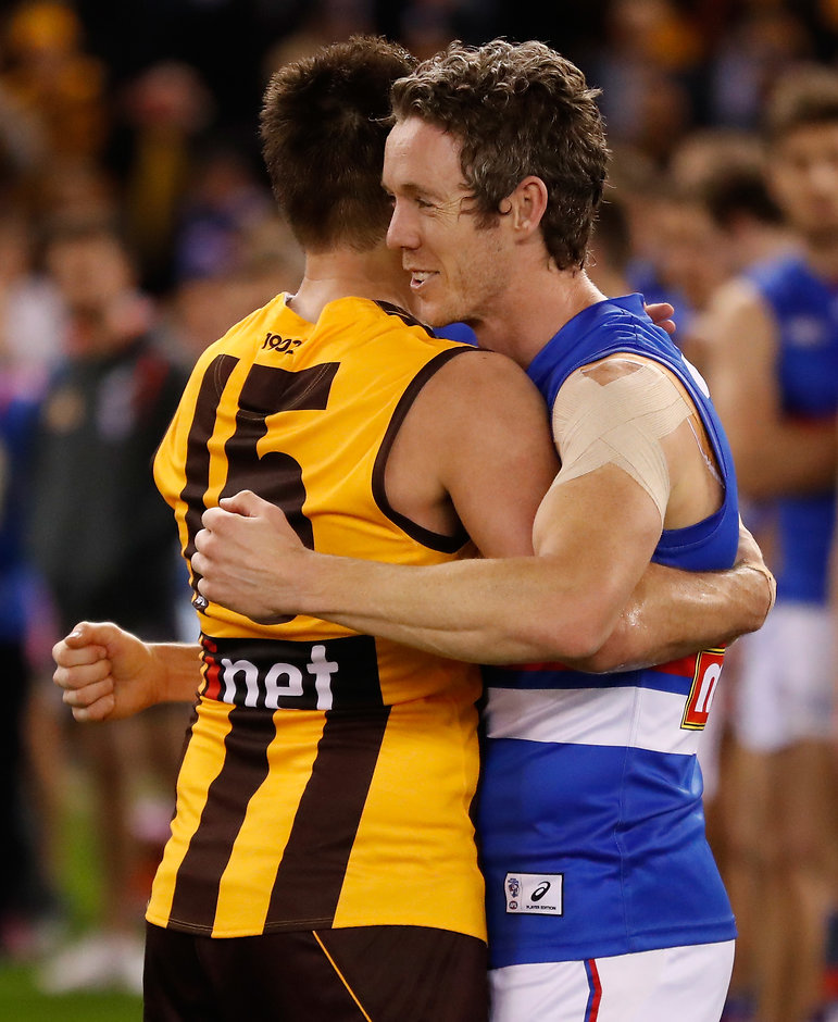 AFL 2017 Round 23 - Hawthorn v Western Bulldogs MELBOURNE, AUSTRALIA - AUGUST 25: Luke Hodge of the Hawks and Robert Murphy of the Bulldogs embrace after their final matches during the 2017 AFL round 23 match between the Hawthorn Hawks and the Western Bulldogs at Etihad Stadium on August 25, 2017 in Melbourne, Australia. (Photo by Michael Willson/AFL Media)