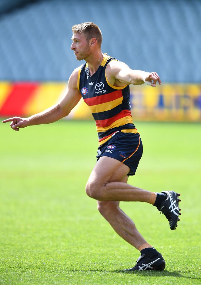 key-crows-defender-locked-in-to-face-pies-afl-au