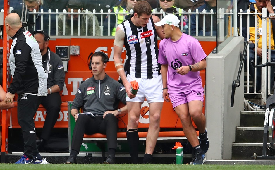 AFL 2018 Toyota AFL Grand Final - West Coast v Collingwood Collingwood runner Alex Woodward speaks to Mason Cox during the 2018 Grand Final - Collingwood Magpies