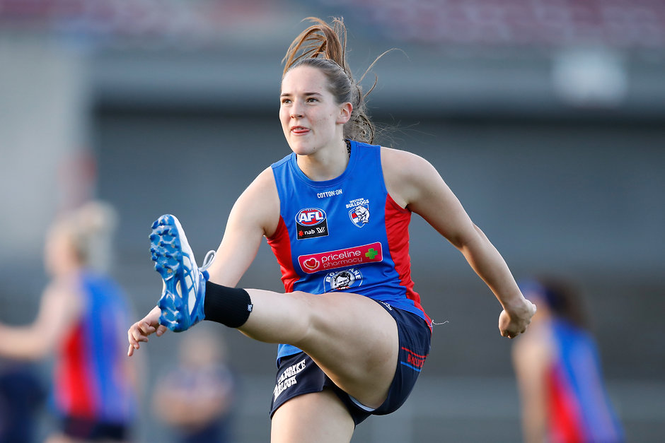 AFLW 2018 Training - Western Bulldogs 281118 Isabel Huntington in action at Bulldogs training - AFLW,Isabel Huntington,Kara Donnellan,Emma Kearney
