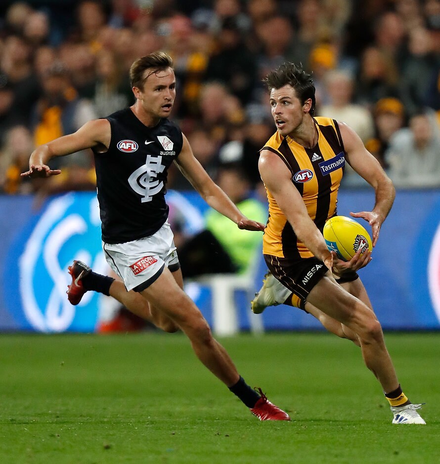 AFL 2019 Round 06 - Hawthorn v Carlton LAUNCESTON, AUSTRALIA - APRIL 28: Isaac Smith of the Hawks and Lochie O'Brien of the Blues in action during the 2019 AFL round 06 match between the Hawthorn Hawks and the Carlton Blues at UTAS Stadium on April 28, 2019 in Launceston, Australia. (Photo by Michael Willson/AFL Photos)